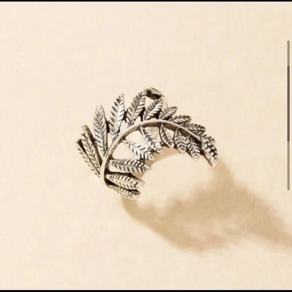 LAST ONE in this listing: Antique women’s silver leaf ring - Picture 2 of 4